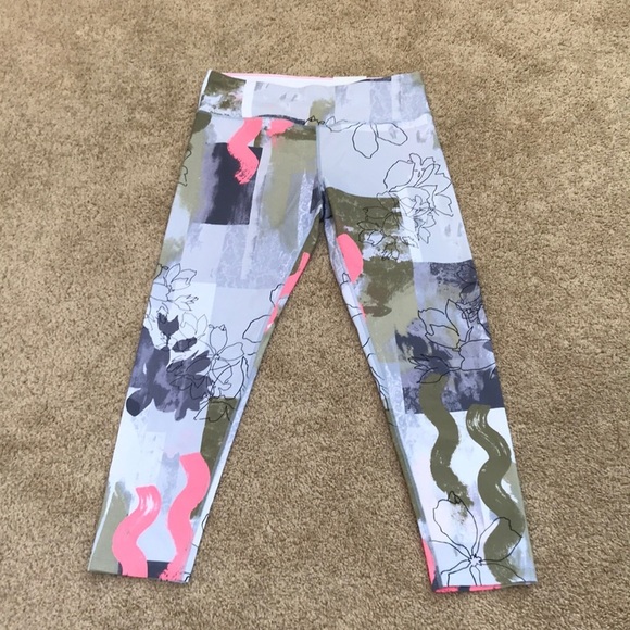 Calvin Klein Pants - NWT! Calvin Klein large high waist 7/8 tights .